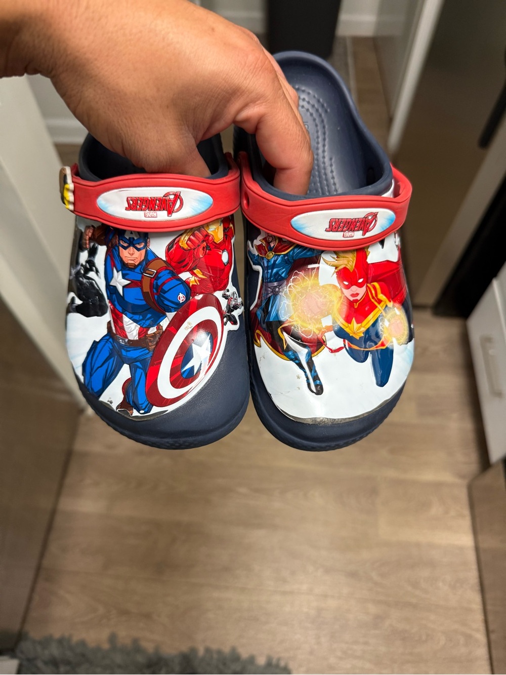 Crocs Marvel Avengers Navy Blue Red White Junior Preschool PS Boys Size 3Y Used